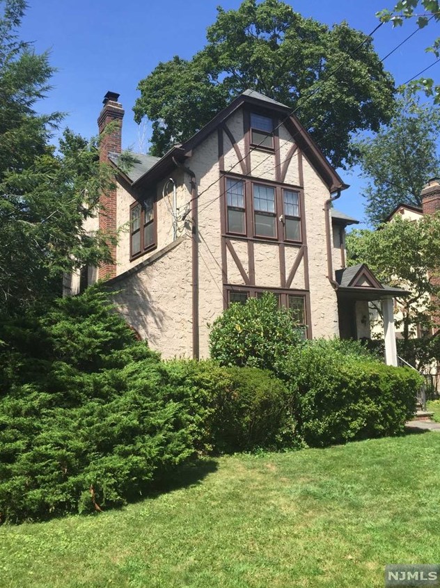 37 Columbus Ave, Harrington Park, NJ 07640