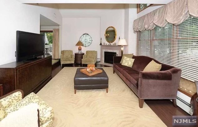 1 Bentley Dr, Franklin Lakes, NJ 07417