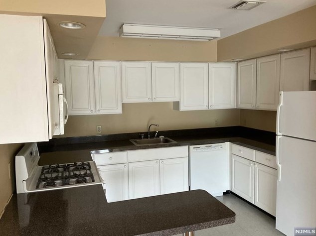 401 Dercole Ct #214, Norwood, NJ 07648