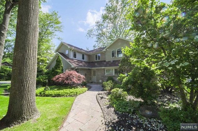 4 Mellon Ln, Tenafly, NJ 07670