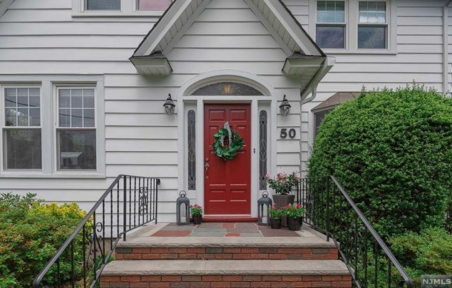 50 Roxbury Pl, Ridgewood, NJ 07452