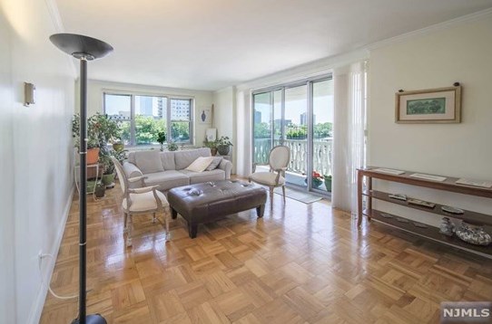 2100 Linwood Ave #4k, West Fort Lee, NJ 07024