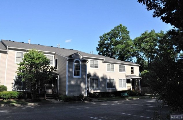 120-10 Willard St, Pompton Falls, NJ 07442