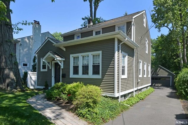 231 Van Houten Ave, Wyckoff, NJ 07481-2400