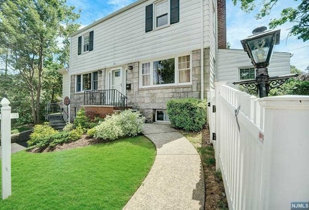 82 Midwood Rd, Teaneck, NJ 07666