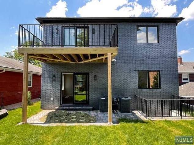 330 3rd St #1st Floor, Palisades Park, NJ 07650