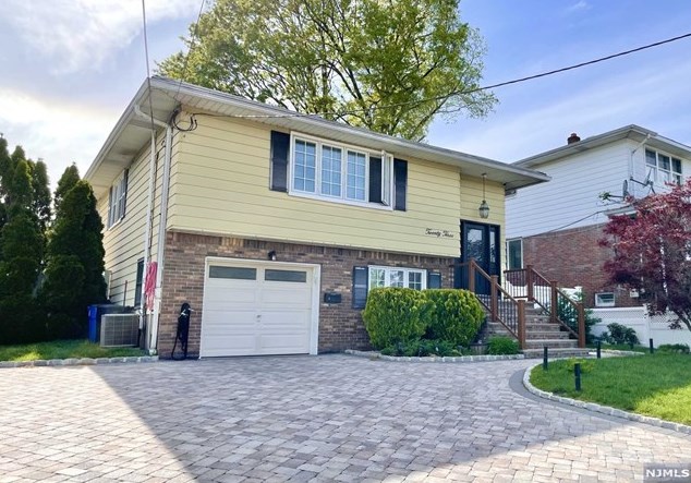 23 Walnut St, Outwater, NJ 07026