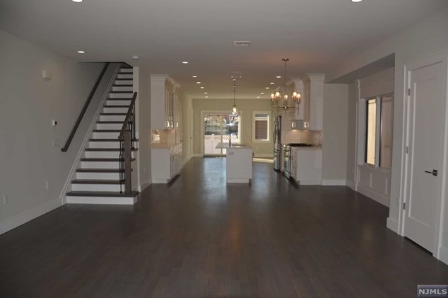 62 E Palisades Blvd #b, Palisades Park, NJ 07650