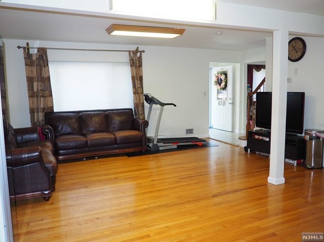 610 Elm Ave, Ridgefield, NJ 07657