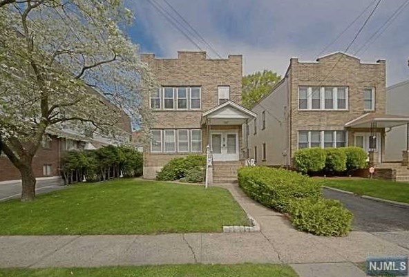 38 Feronia Way, Rutherford, NJ 07070-2008