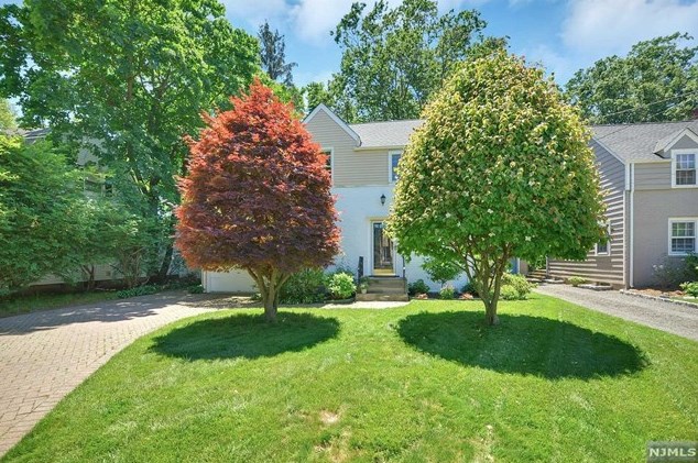 466 Grove St, Ridgewood, NJ 07450
