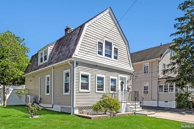 16 Chestnut Pl, Nutley, NJ 07110-2315