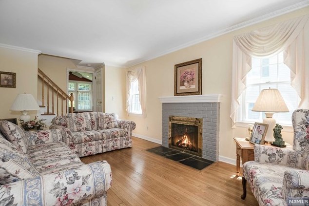 78 Greenway Rd, Ridgewood, NJ 07452