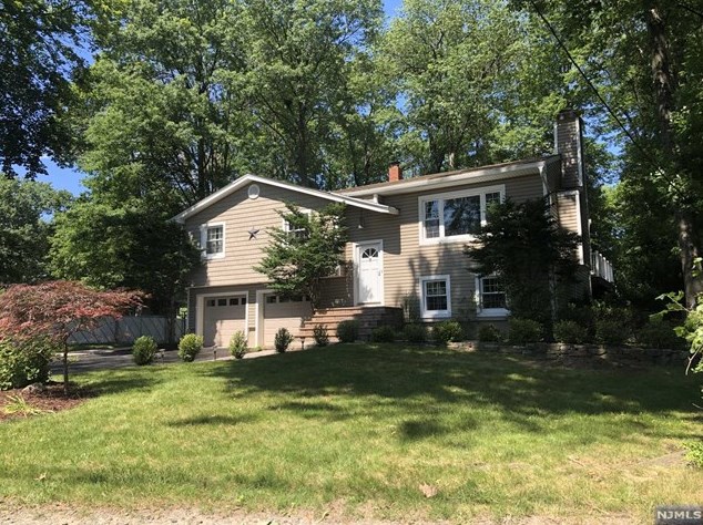 1105 Steuben Ave, N Milford, NJ 07646