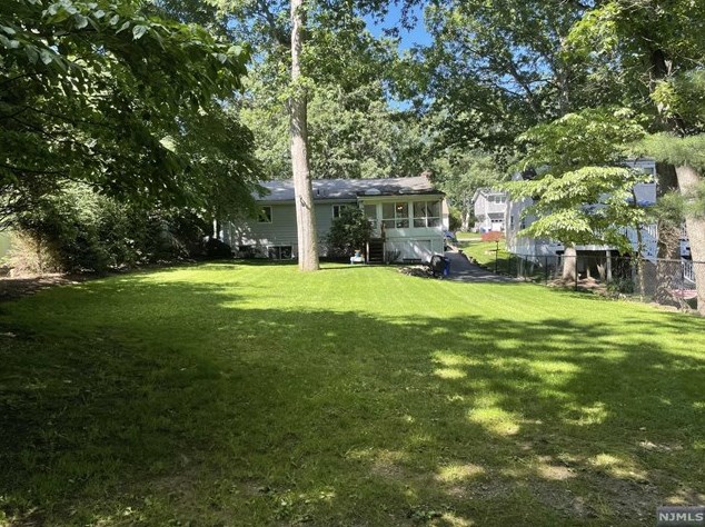66 Oneida Ave, Oakland, NJ 07436