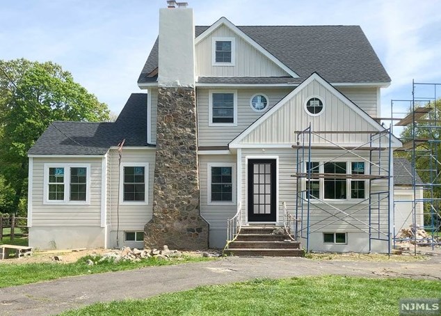 154 Wyckoff Ave, Wyckoff, NJ 07481