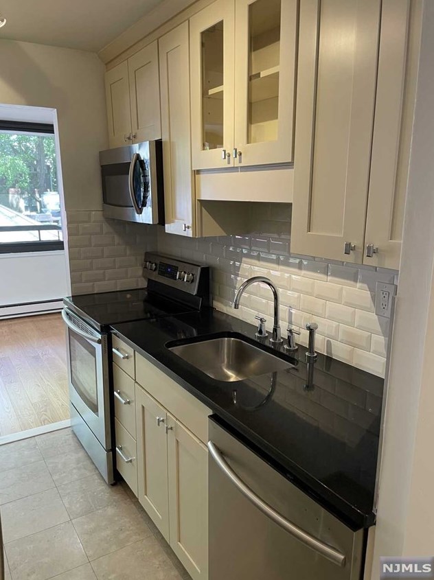 555 Gorge Rd #2h, Cliffside Park, NJ 07010