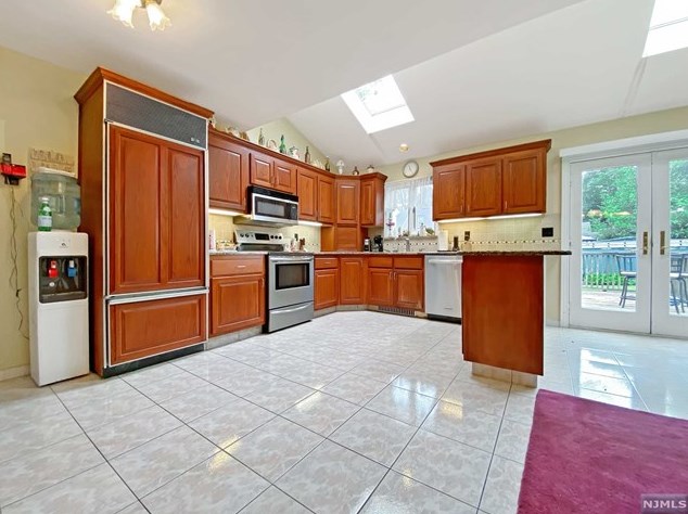 418 Marvin Ave, Hackensack, NJ 07601-1130