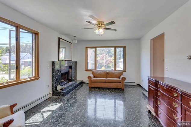 34 Locust St, Elmwood Park, NJ 07407