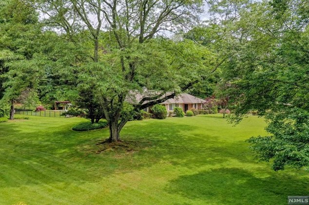 59 Hickory Ln, Closter, NJ 07624