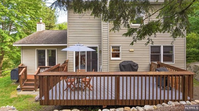 2 Ramsay Rd, West Milford, NJ 07421