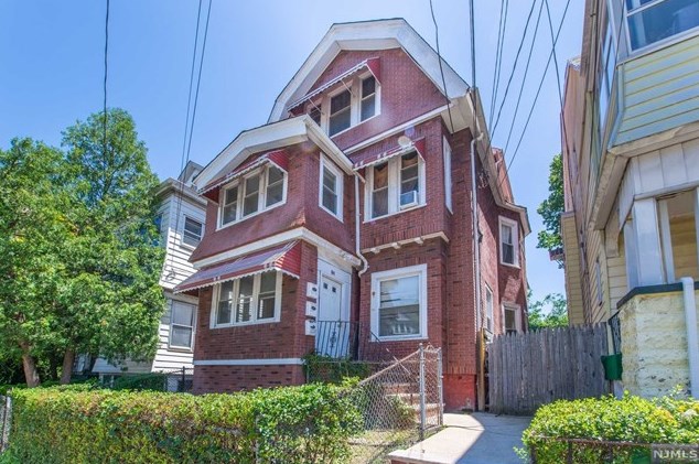 864 16th St, Newark, NJ 07108-1121