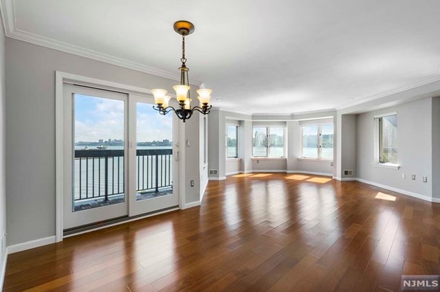504 Nelson Ct, Edgewater, NJ 07020