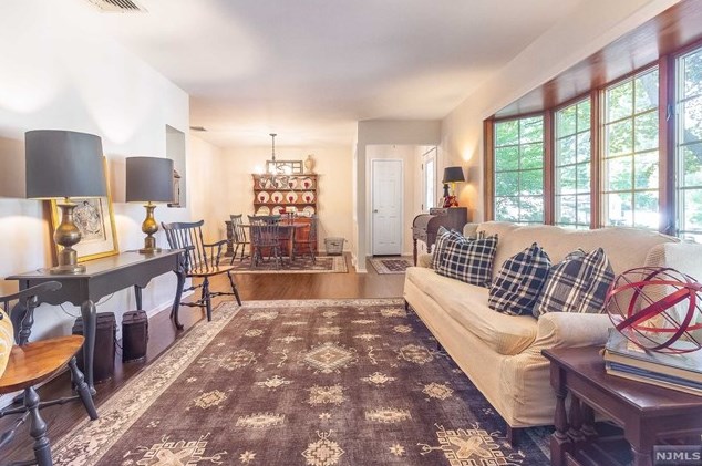 13 Seibert Ct, Park Ridge, NJ 07656