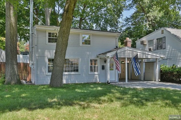99 Prospect St, Waldwick, NJ 07463-2238