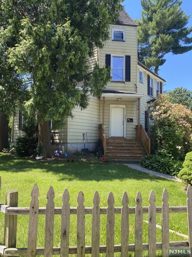129 New York Ave, Dumont, NJ 07628