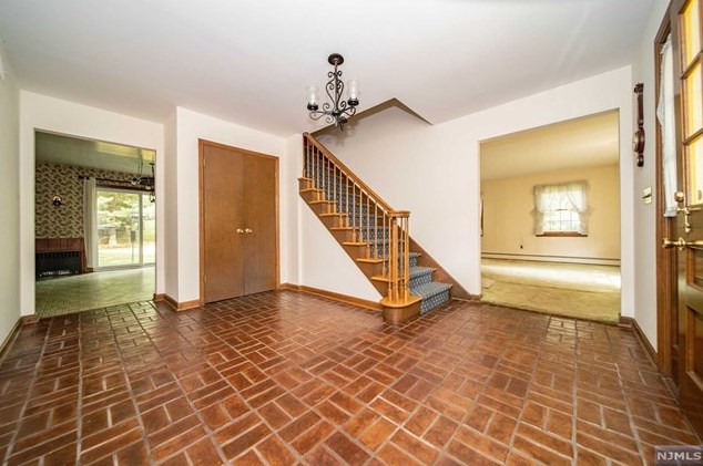 145 Maple Ave, Closter, NJ 07624
