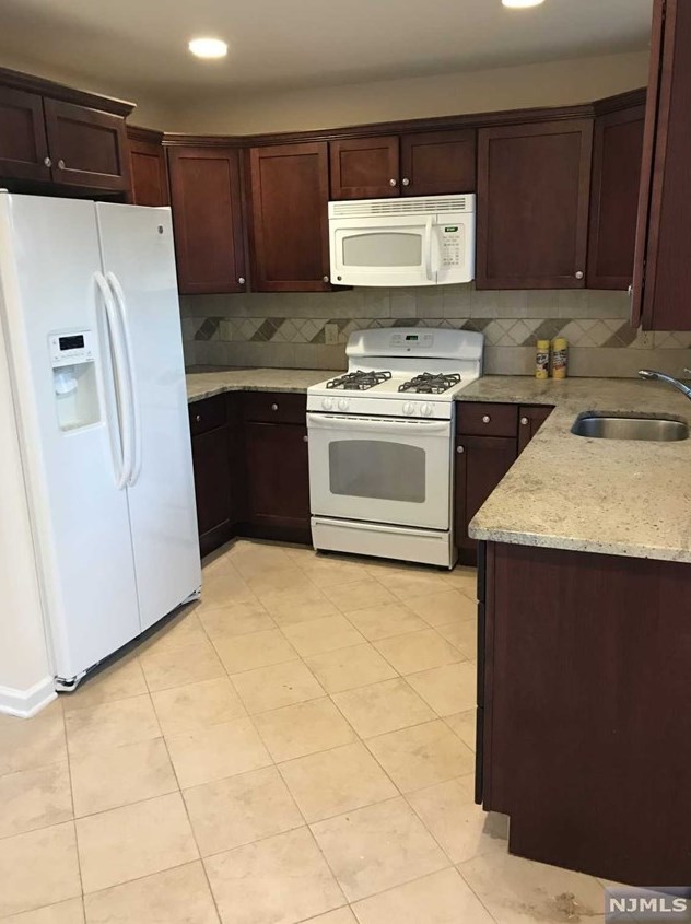 235 Farview Ave, Paramus NJ  07652-3234 exterior