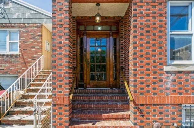 127 58th St, West New York, NJ 07093-2713