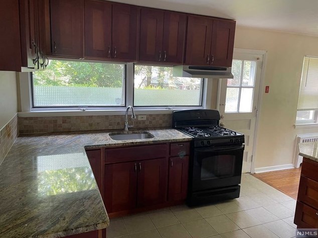 62 Willis Ave, Cresskill, NJ 07626