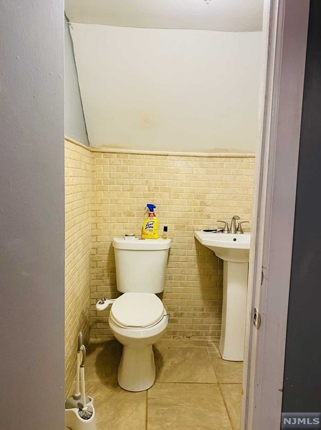 65 Mapes Ave, Newark NJ  07112-2505 exterior