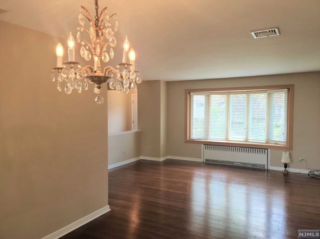 2457 Camner St, West Fort Lee, NJ 07024
