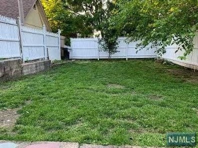 67 Bellevue Ave, Elmwood Park NJ  07407-3003 exterior