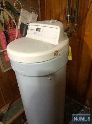 67 Bellevue Ave, Elmwood Park NJ  07407-3003 exterior