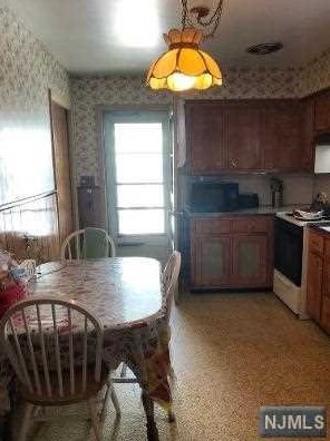 67 Bellevue Ave, Elmwood Park NJ  07407-3003 exterior