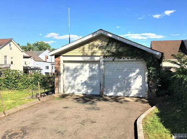 50 Montclair Ave, Paterson NJ  07503-2438 exterior