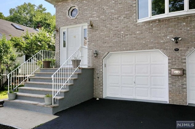 11 Ontario St, Dumont, NJ 07628