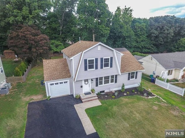 261 Vitmar Pl, Park Ridge NJ  07656-2406 exterior