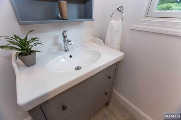 261 Vitmar Pl, Park Ridge NJ  07656-2406 exterior