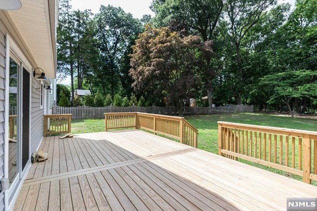 261 Vitmar Pl, Park Ridge NJ  07656-2406 exterior