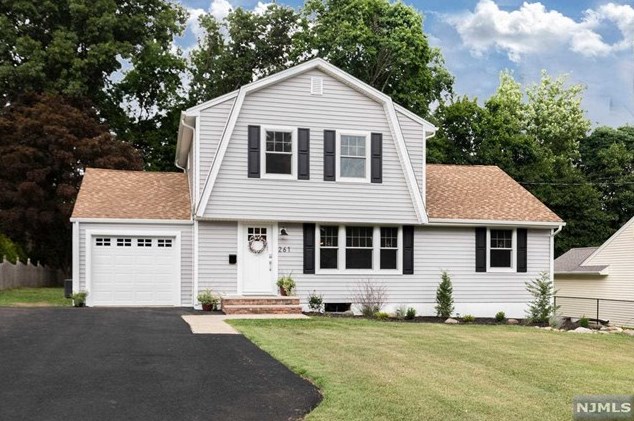 261 Vitmar Pl, Park Ridge NJ  07656-2406 exterior