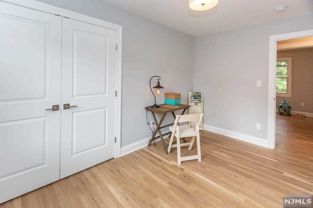 261 Vitmar Pl, Park Ridge NJ  07656-2406 exterior