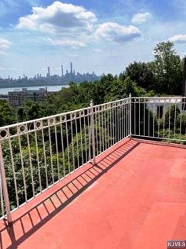 196 Cedar St #2b, Cliffside Park, NJ 07010