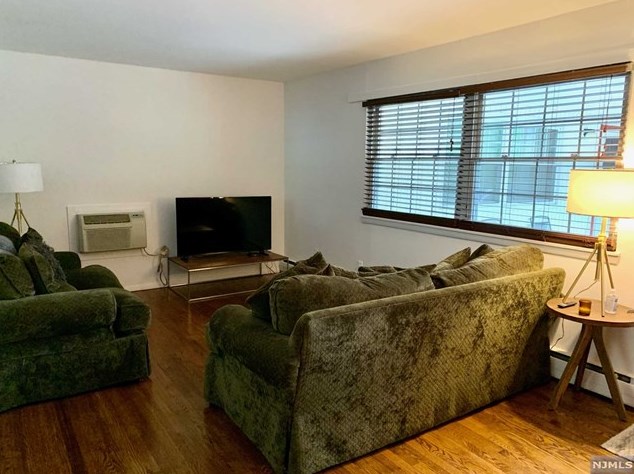 267 W Erie Ave #1, Rutherford, NJ 07070