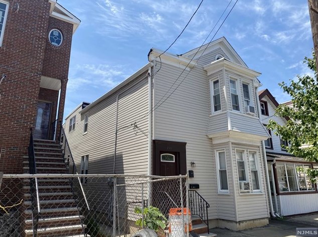 211 7th St, East Newark, NJ 07029-2003