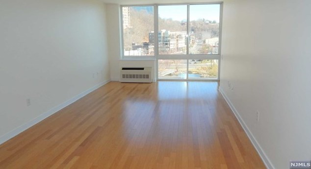 212 Hudson Park #212, Edgewater, NJ 07020